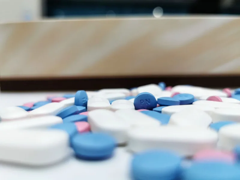 Cenforce 100mg 與 Suhagra 100mg 比較:成分相同就代表一模一樣嗎?