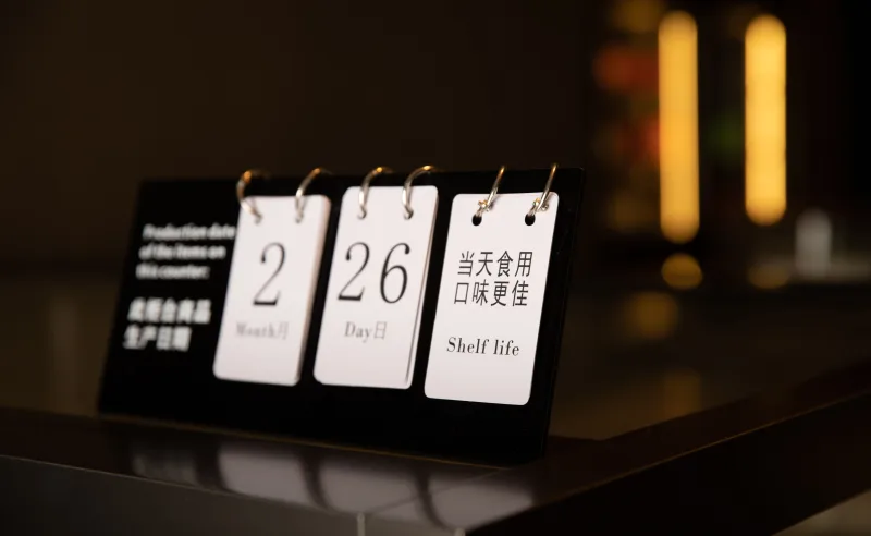 藥品包裝上的批號與有效日期標示特寫